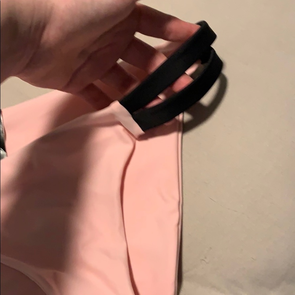 Bikini - Picture 6 of 7